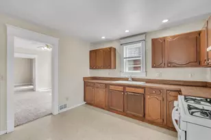 349 10th St, Moline, IL 61265 - Photo 10