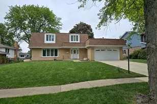 18W193 Holly Ave, Darien, IL 60561 - Photo 2