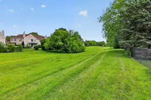 1694 Hampshire Dr, Elk Grove Village, IL 60007 - Photo 32
