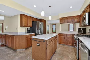 1694 Hampshire Dr, Elk Grove Village, IL 60007 - Photo 12