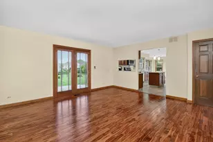 1694 Hampshire Dr, Elk Grove Village, IL 60007 - Photo 8