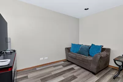 1038 Bedford Drive, Carol Stream, IL 60188 - Photo 8