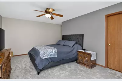 1038 Bedford Drive, Carol Stream, IL 60188 - Photo 12
