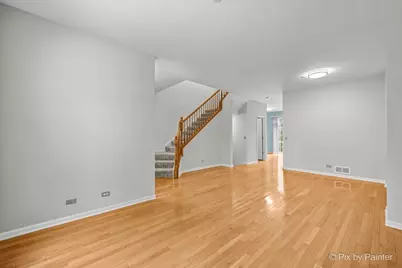 433 E Railroad Avenue, Bartlett, IL 60103 - Photo 6
