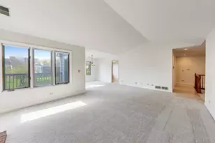 1663 N Courtland Dr, Arlington Heights, IL 60004 - Photo 6