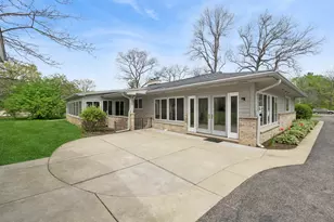 11613 Country Club Rd, Woodstock, IL 60098 - Photo 2