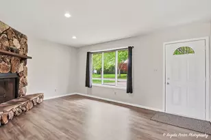 213 Windridge Dr, McHenry, IL 60050 - Photo 2