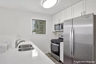 213 Windridge Dr, McHenry, IL 60050 - Photo 10