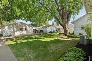 2206 6th St, Moline, IL 61265 - Photo 28