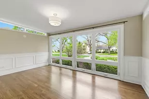 1000 Crest St, Wheaton, IL 60189 - Photo 14
