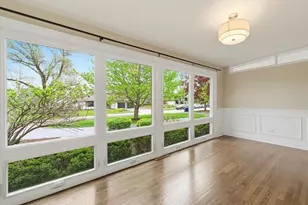 1000 Crest St, Wheaton, IL 60189 - Photo 16