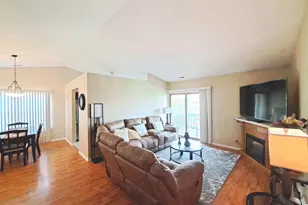 216 Stoneybrook Ln, Bloomingdale, IL 60108 - Photo 2