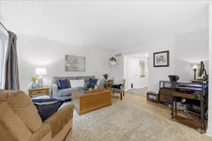 349 E Roland Dr, Glendale Heights, IL 60139 - Photo 4
