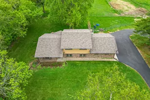 10160 Cemetery Rd, Pecatonica, IL 61063 - Photo 6
