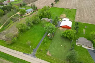 10160 Cemetery Rd, Pecatonica, IL 61063 - Photo 8