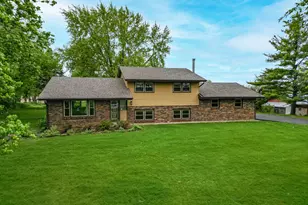 10160 Cemetery Rd, Pecatonica, IL 61063 - Photo 4