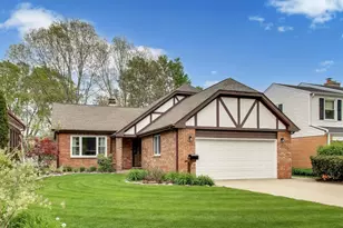 313 S Hi Lusi Ave, Mount Prospect, IL 60056 - Photo 1