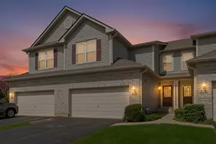 918 Oak Ridge Blvd, Elgin, IL 60120 - Photo 1