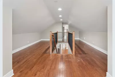 8015 S Paxton Avenue, Chicago, IL 60617 - Photo 18