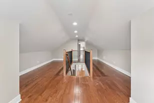 8015 S Paxton Ave, Chicago, IL 60617 - Photo 18