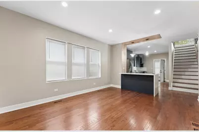 8015 S Paxton Avenue, Chicago, IL 60617 - Photo 10