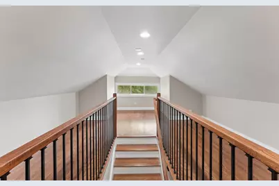 8015 S Paxton Avenue, Chicago, IL 60617 - Photo 20