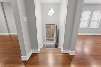 8015 S Paxton Avenue, Chicago, IL 60617 - Photo 4