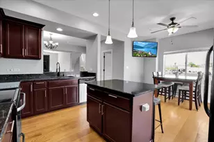 7222 W 83rd St, Bridgeview, IL 60455 - Photo 6