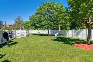 6340 Americana Dr, Willowbrook, IL 60527 - Photo 14