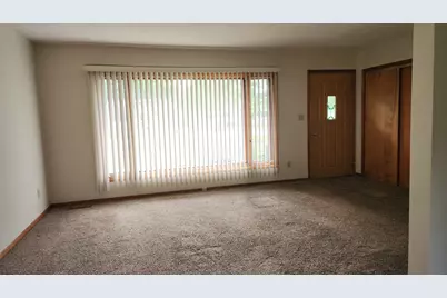 805 Garfield Street, Harvard, IL 60033 - Photo 2