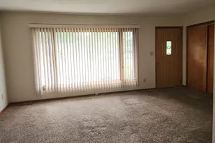 805 Garfield St, Harvard, IL 60033 - Photo 2