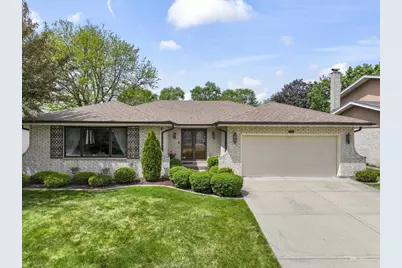 404 S Helena Avenue, Mount Prospect, IL 60056 - Photo 1