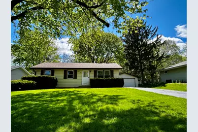 425 11th Street, Pecatonica, IL 61063 - Photo 1
