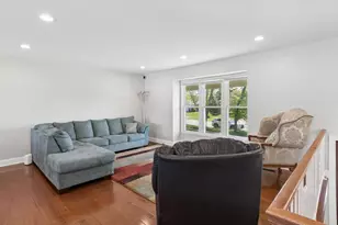 224 E Cedarwood Ct, Palatine, IL 60067 - Photo 6