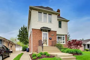 940 W Grant Dr, Des Plaines, IL 60016 - Photo 2
