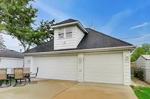 940 W Grant Dr, Des Plaines, IL 60016 - Photo 70