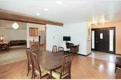 218 E Nerge Road, Roselle, IL 60172 - Photo 8