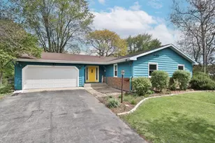 218 E Nerge Rd, Roselle, IL 60172 - Photo 1