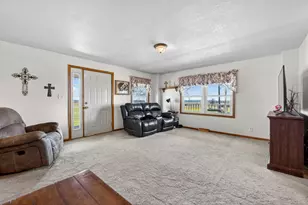 34007 Pearl St, Kirkland, IL 60146 - Photo 6