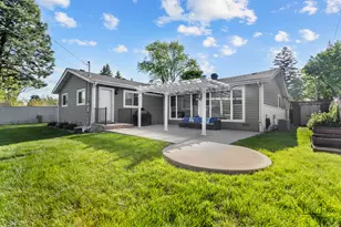 575 Olive St, Hoffman Estates, IL 60169 - Photo 2