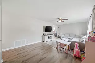 3231 W 99th St, Evergreen Park, IL 60805 - Photo 4