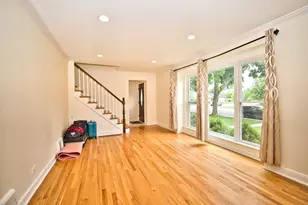 6707 N St Louis Ave, Lincolnwood, IL 60712 - Photo 4