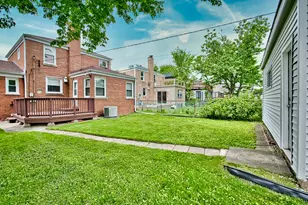 6707 N St Louis Ave, Lincolnwood, IL 60712 - Photo 2