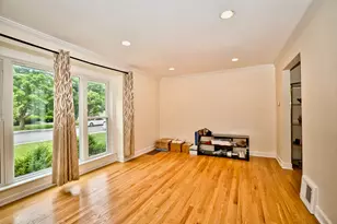 6707 N St Louis Ave, Lincolnwood, IL 60712 - Photo 6