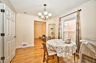6707 N St Louis Ave, Lincolnwood, IL 60712 - Photo 10