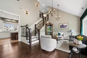 1024 Parker Dr, Schaumburg, IL 60194 - Photo 2