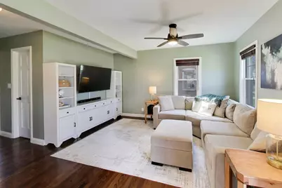 901 S Hillside Avenue, Elmhurst, IL 60126 - Photo 2