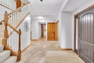 904 Warwick Ln, Lake Zurich, IL 60047 - Photo 4