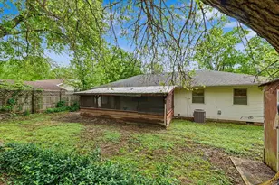 1916 Edison St, Danville, IL 61832 - Photo 28