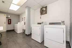 9375 Landings Ln, Des Plaines, IL 60016 - Photo 20